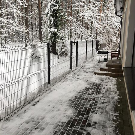 Guests House With Amazing Pool And Sauna Babīte Exterior foto